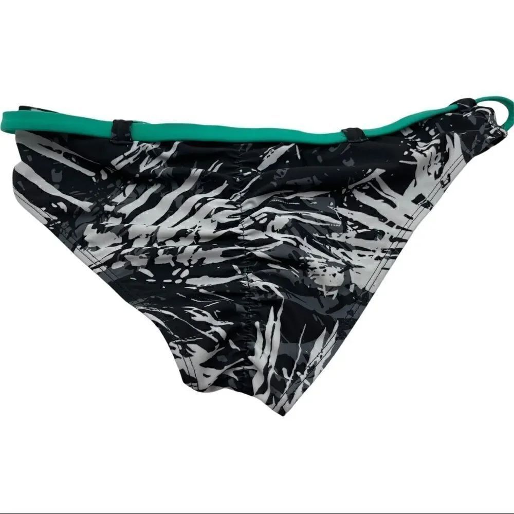 Fabletics Allison Cheeky Bottom NWT Size XSmall - Picture 4 of 8
